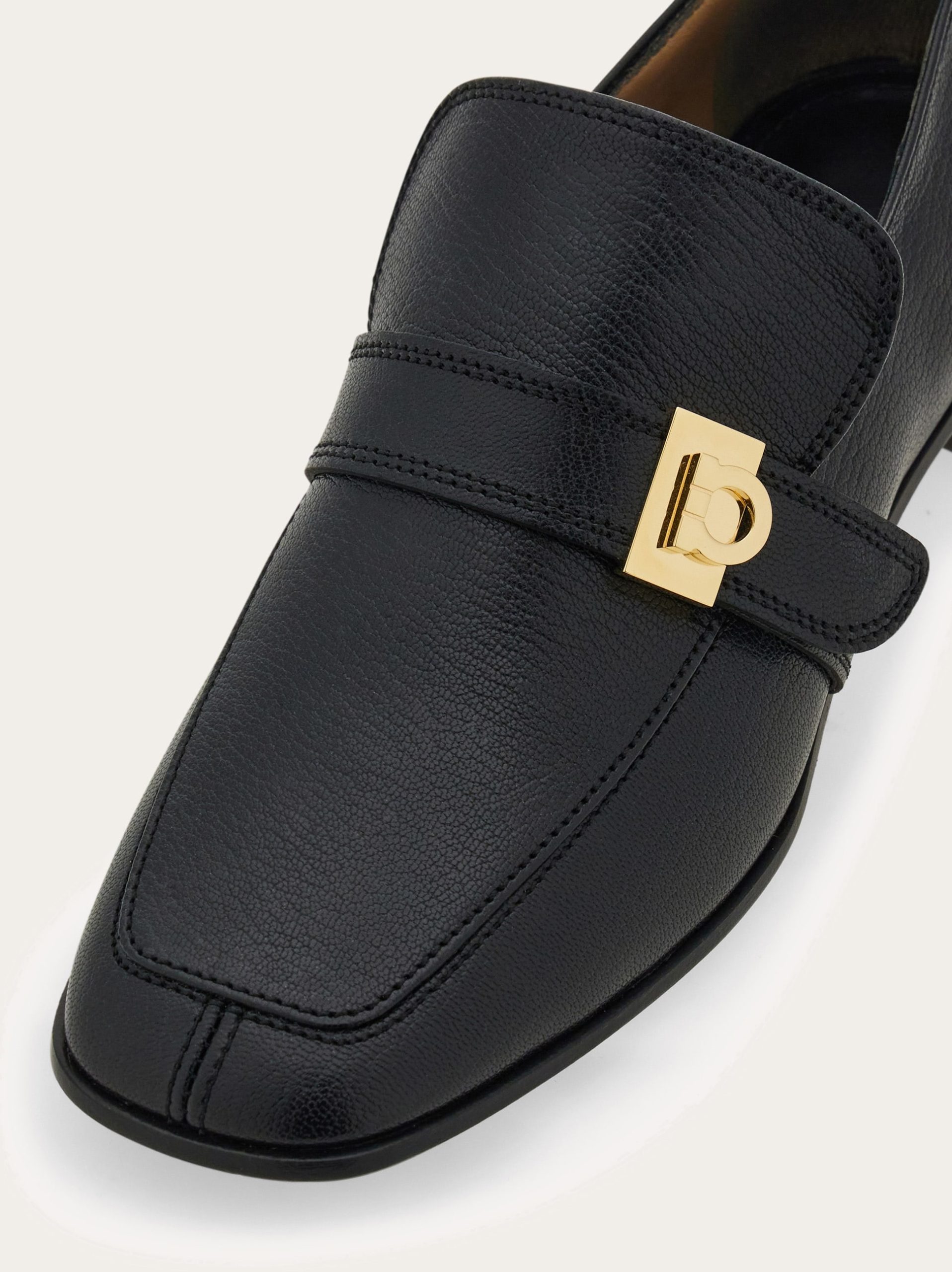 Ferragamo Hug buckle loafer - Image 5